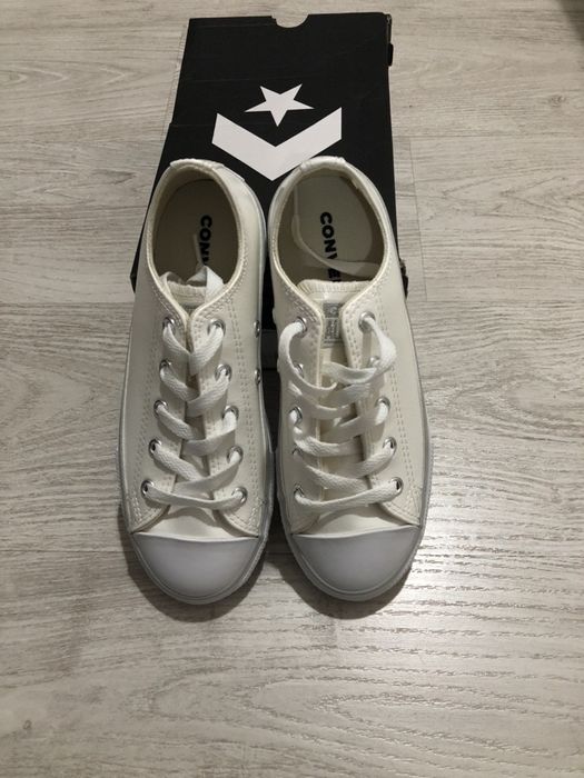 Tenesi Converse piele