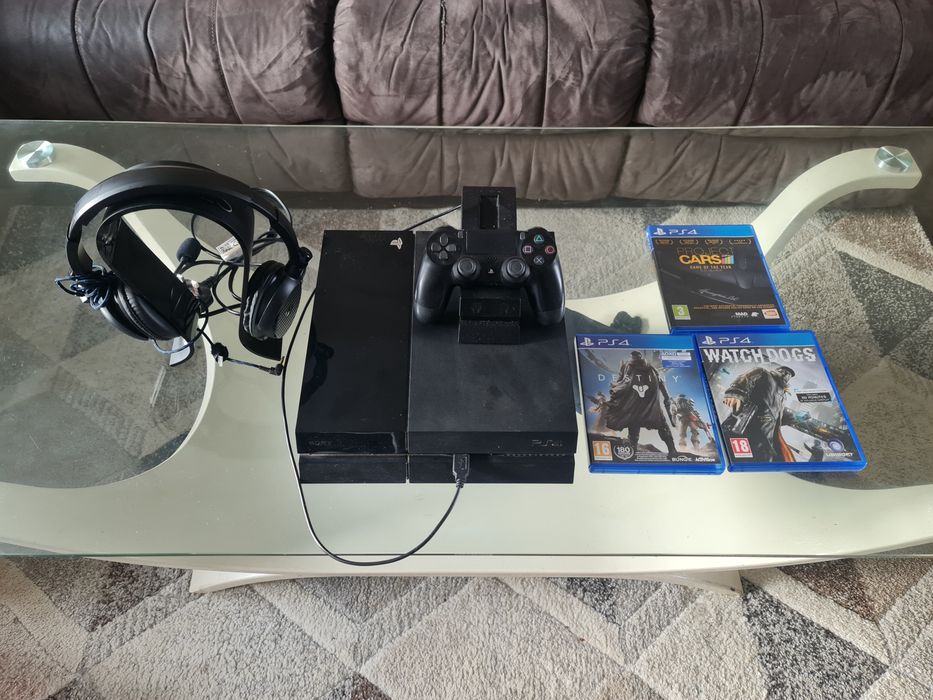 PS4 FAT 500GB със качечествени слушалки,джойстик,зарядно станция,3 игри!