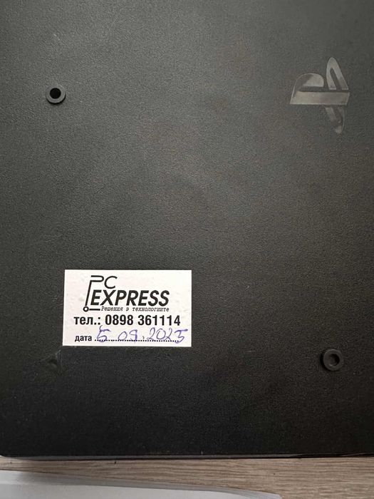 Playstation 4 Slim  1 Т отлично състояние