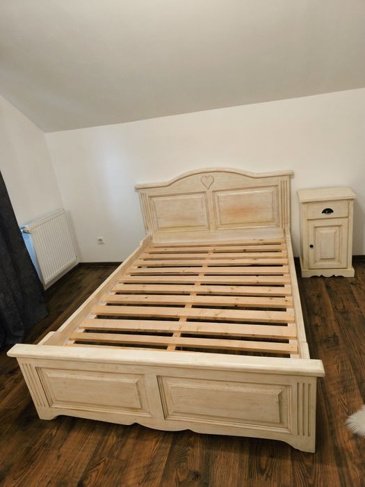 Mobila din lemn masiv