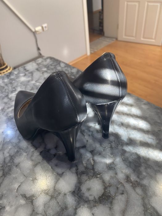 Обувки стилето .