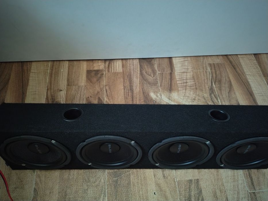 Vand incinta cu 4   boxe  BLOW pentru auto sau casă