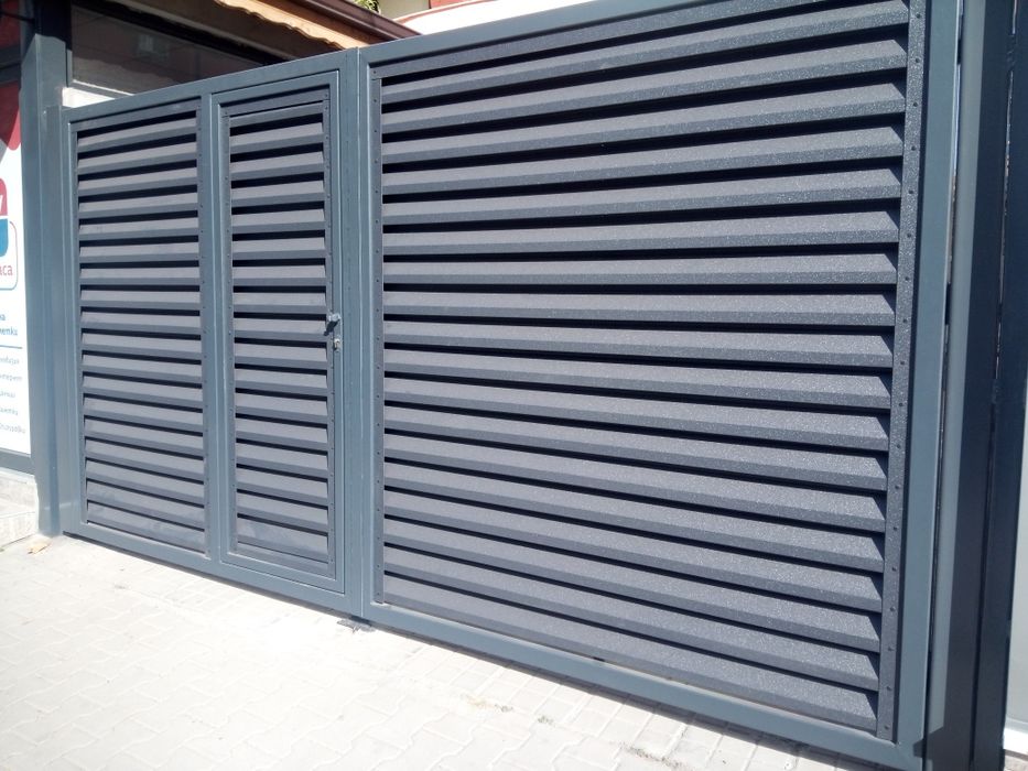 Изработка и монтаж на ламелни врати и огради.