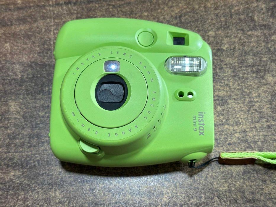 Fujifilm Instax Mini 9 – фотоапарат за моментни снимки