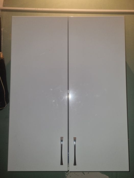 Шкаф подвесной для ванной комнаты