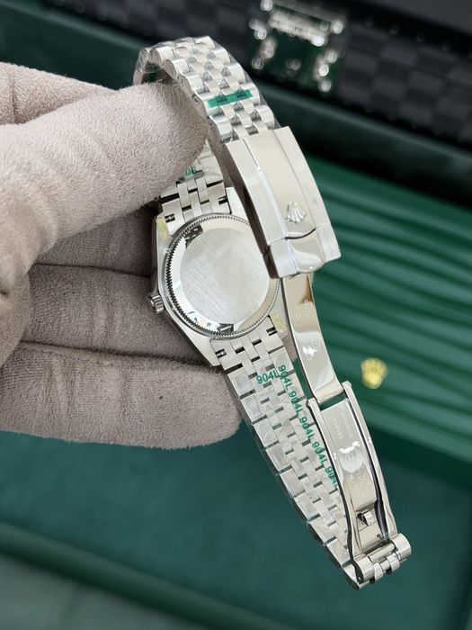 Rolex Datejust 31 – Aubergine Diamond Dial, Fluted Bezel, Jubilee