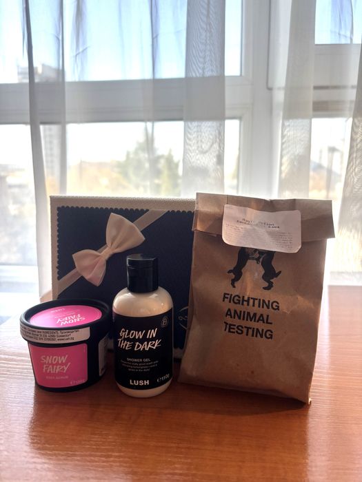 Козметика LUSH в подаръчен комплект