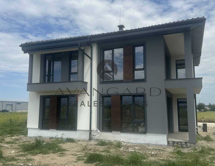 оф.24608 Двуетажна къща с акт 14/ Алати
