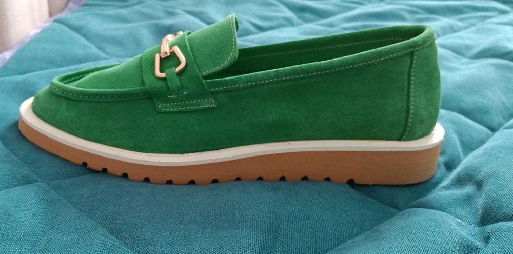 Продам лоферы новые