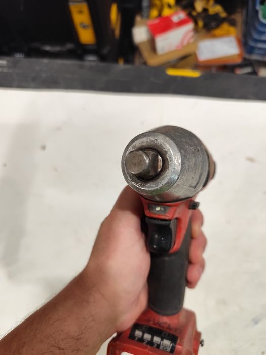 Безчетков акумулаторен гайковерт Милуоки Milwaukee M18 FIWF12