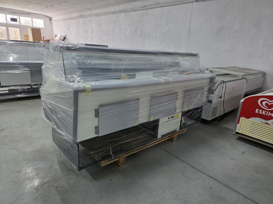 Нова Хладилна Витрина 250х110