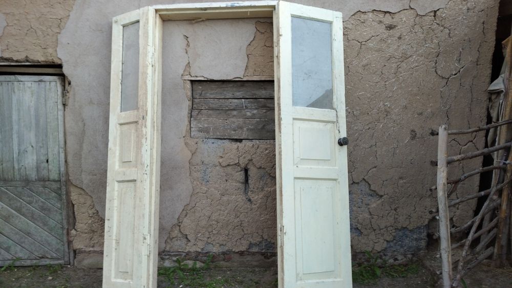 Продам дверь в Мерке