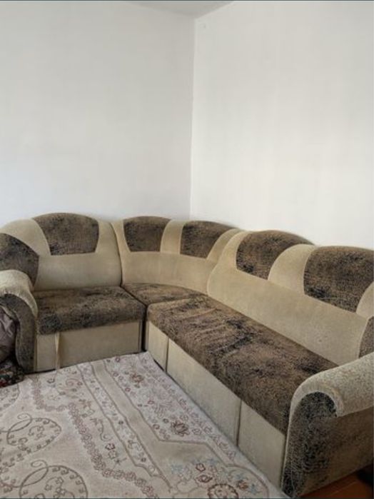 Продам диван в хорошем состояние