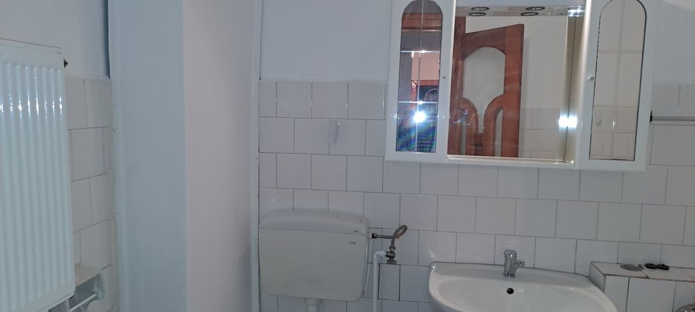 Închiriez apartament  Caransebes