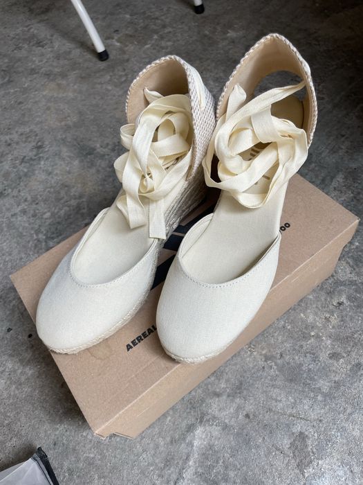 Еспадрили в бежаво на платформа с връзки