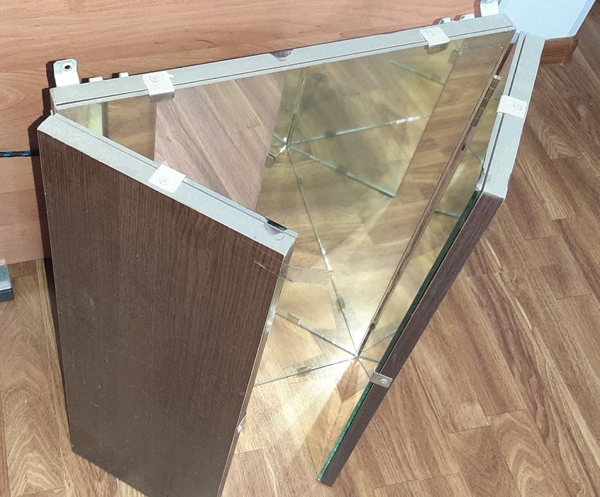 Продам Зеркало трёхстворчатое для парикмахеров.