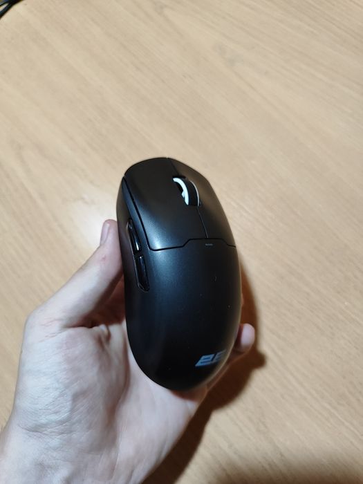 Продам игровую мышку почти новая с коробкой,полный комплект!