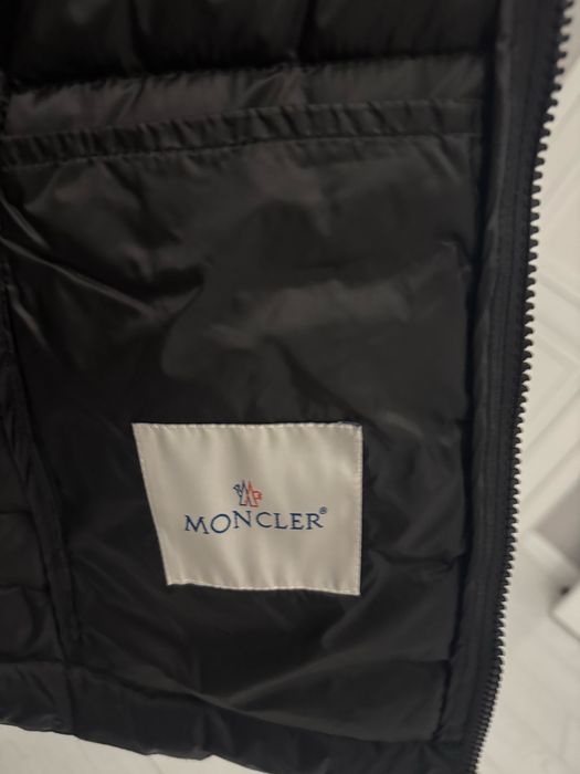 Чёрная стеганая куртка Moncler
