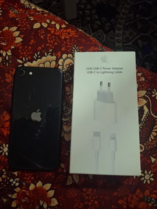 IPhone se 2020  .