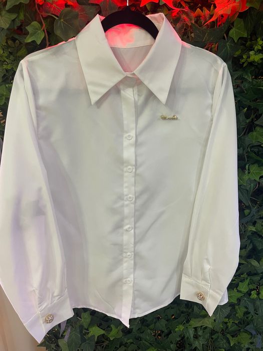 Елегантни бели ризи