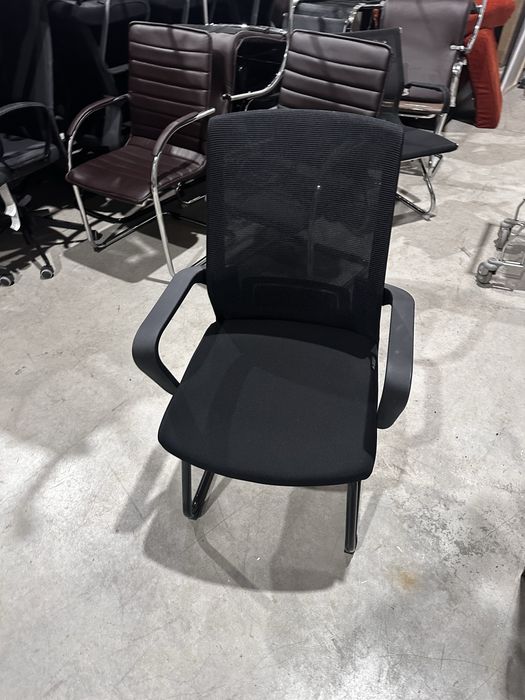 Посетителски офис столове – ергономични, стабилни (15 бр.)