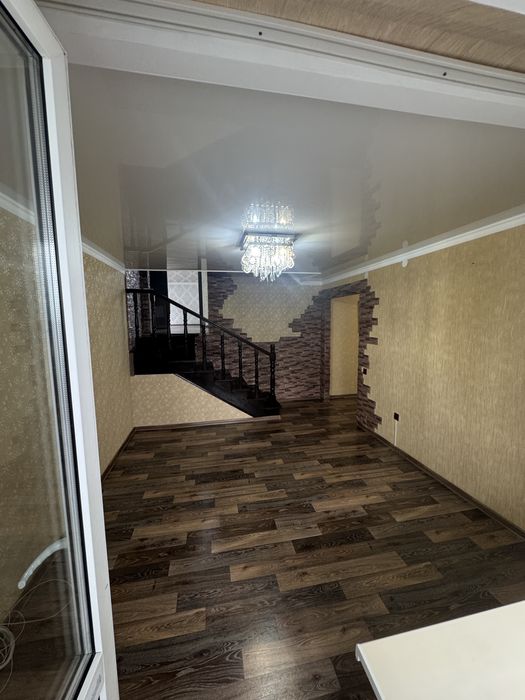 Продам 4 комнатную квартиру