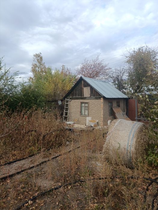 Продам дачу в цветущем саду.