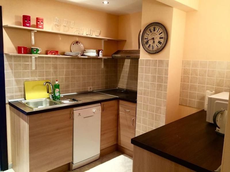 Дава се под наем Двустаен апартамент в Варна, Център - 70 кв.м за 600 € - Снимка #2