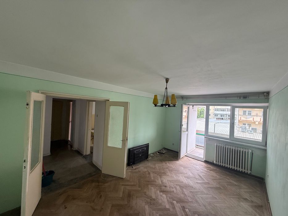 Apartament de vanzare Dragasani central 3 camere