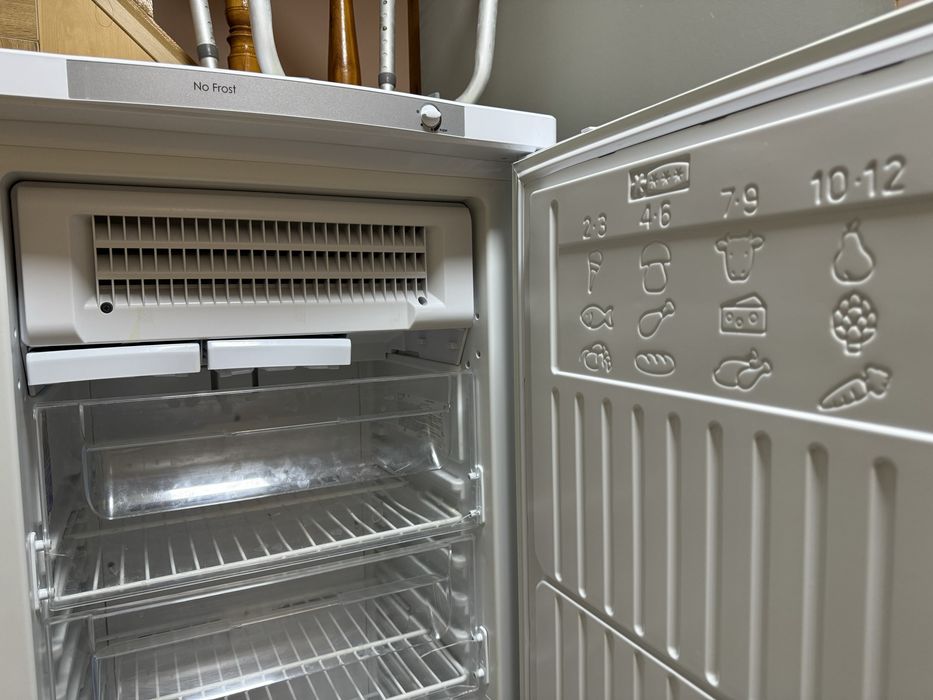 Морозильник Indesit 271 L