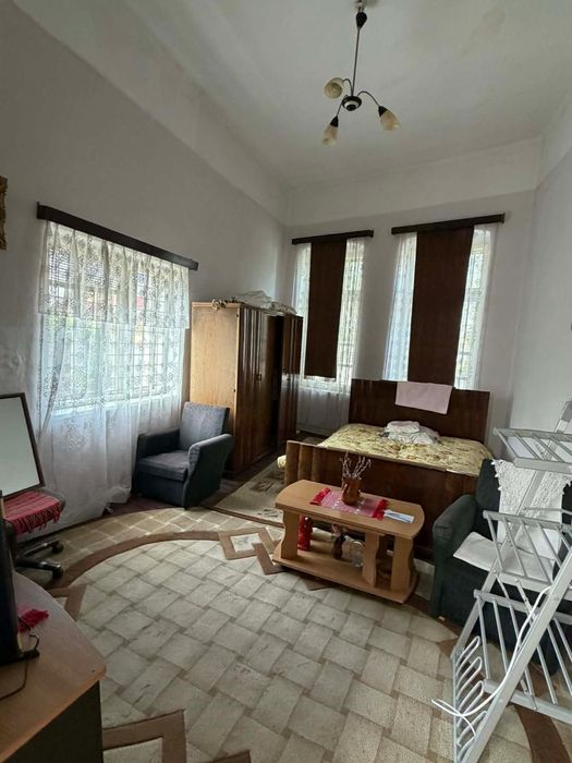 Casa de vanzare în zona semicentrala Craiova - teren 1658 mp