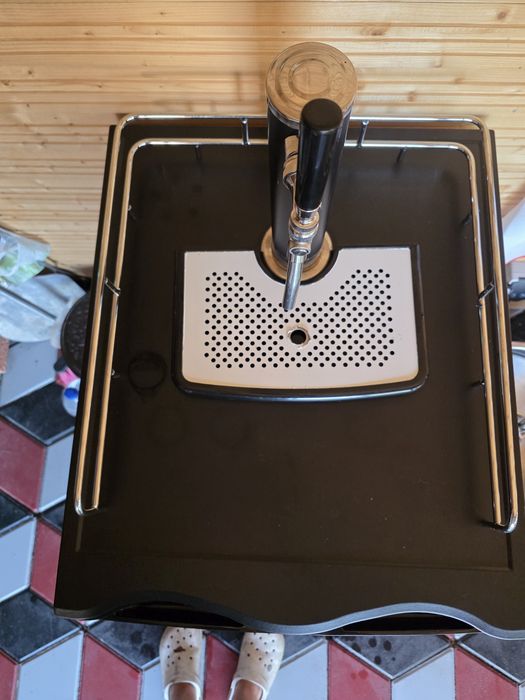 Vând dozator de bere / frigider pentru butoaie (kegerator) Klarstein