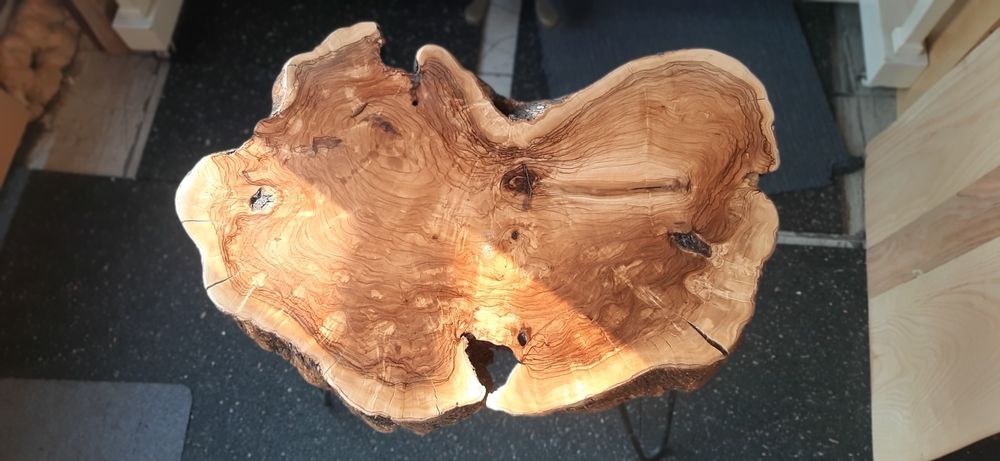 Масичка с метални крачета