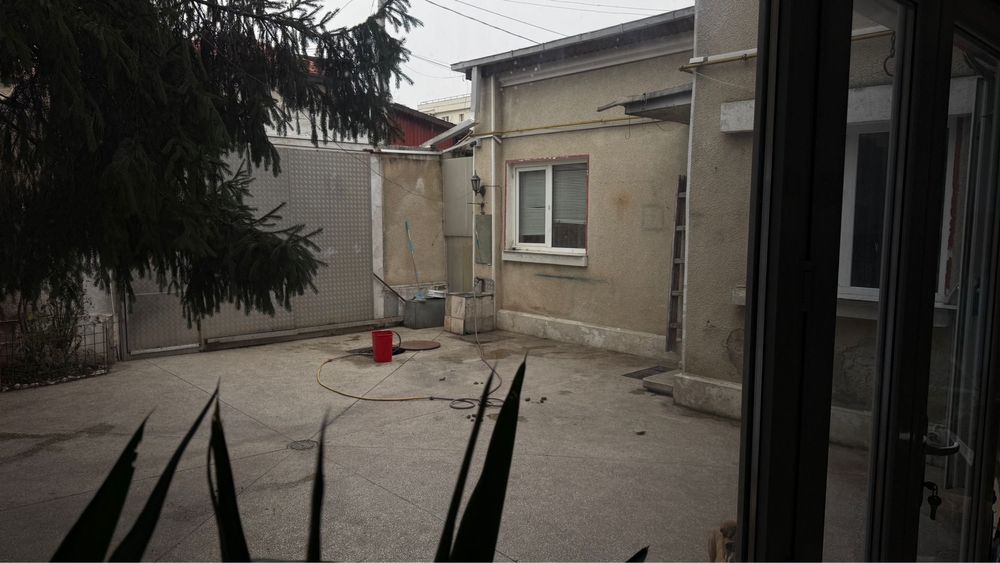 Vand urgent casa la curte zona Baicului Electronica