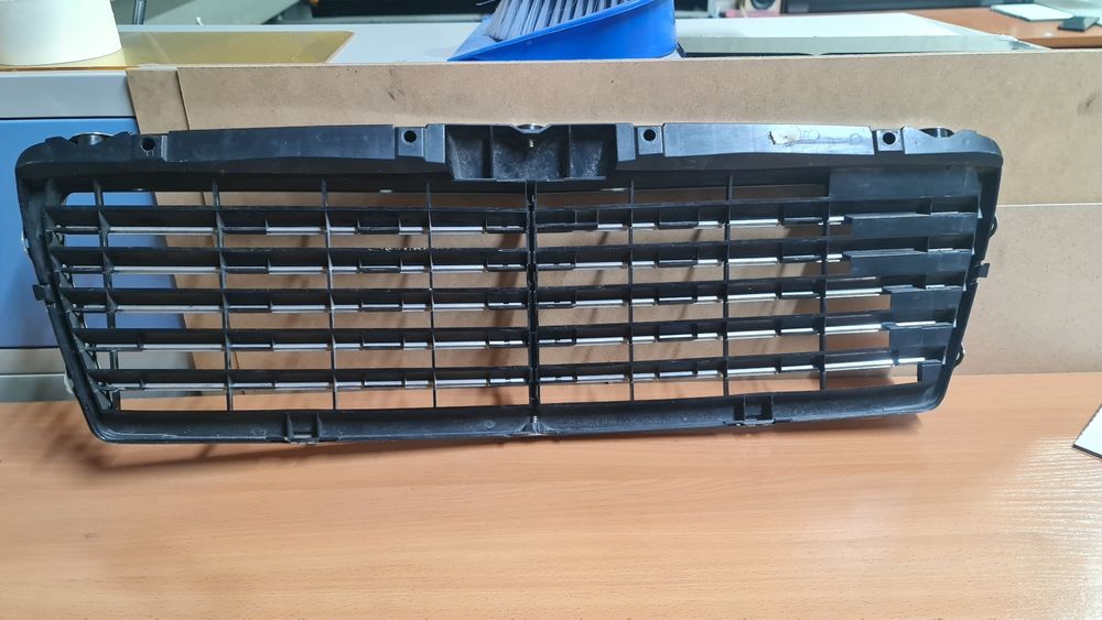 Передний рашотка мерседес w210