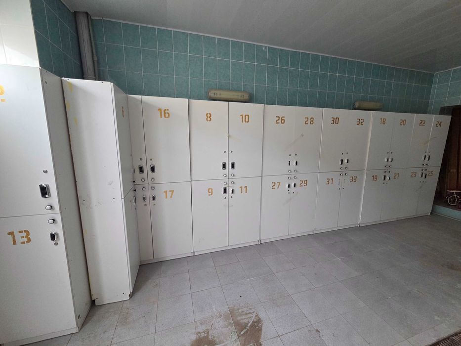 Шкафы для раздевалок. б/у