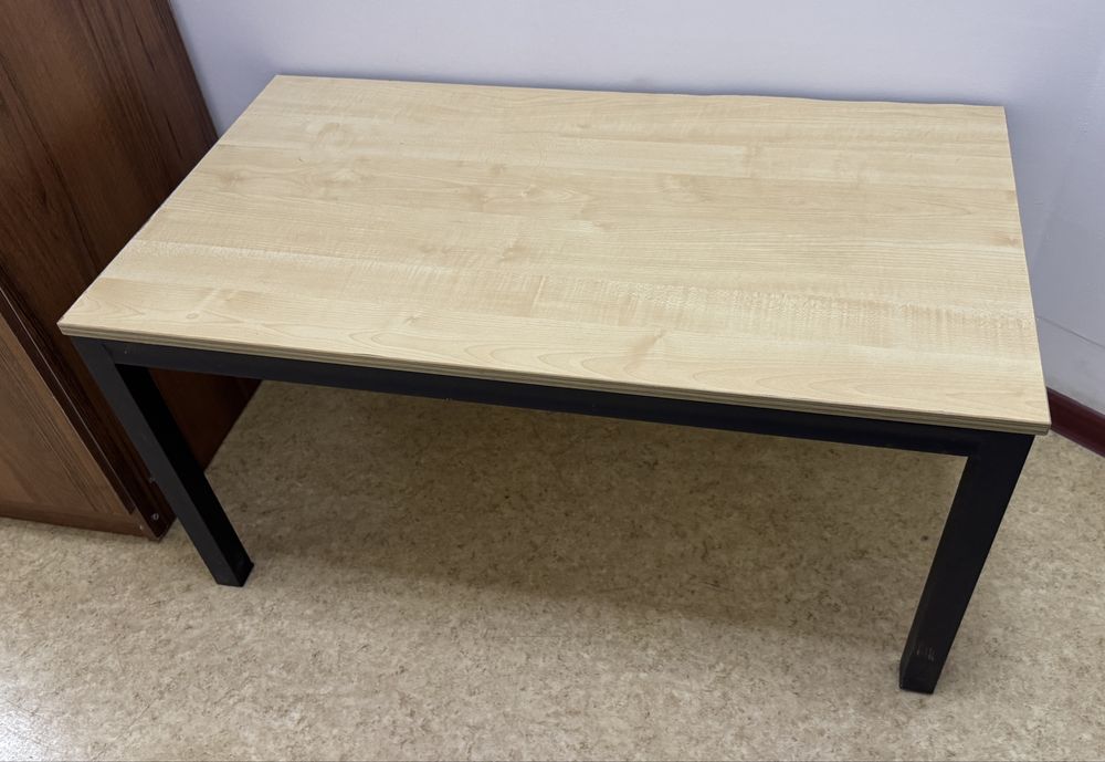 Офисная мебель (столы, шкафы)