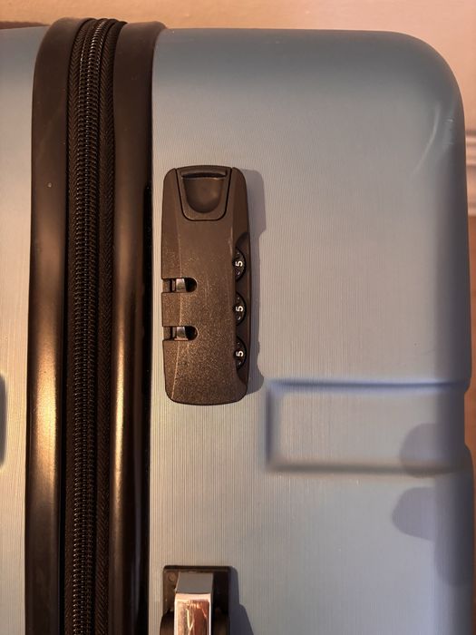 Чемоданы дорожные