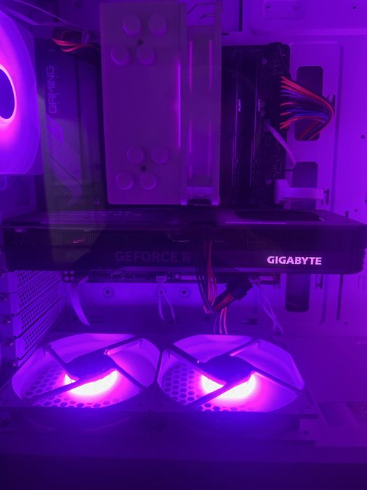 Продам видиокарту гигабайт ртх 4060