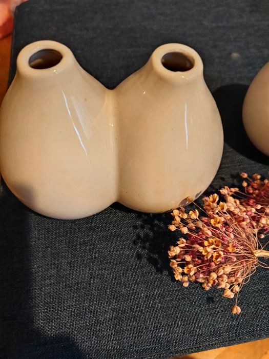 Два броя двойни вази