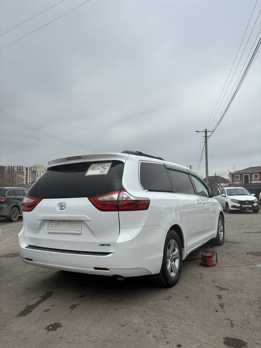 Продается Toyota Sienna 2015 LE 3.5л