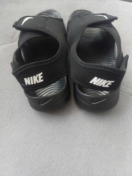 Нови сандали Nike