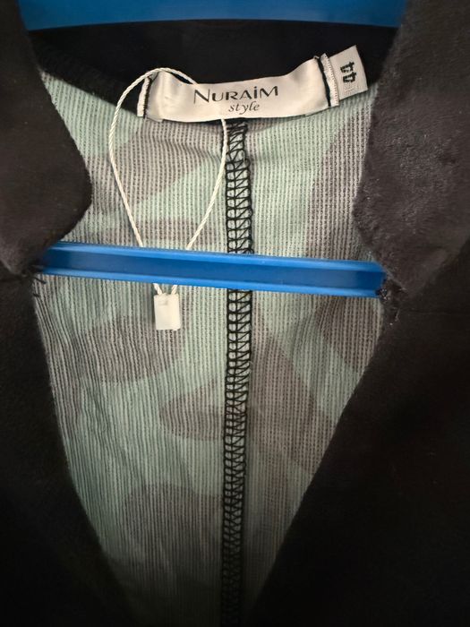 Продам красивое платье с красивыми узорами!