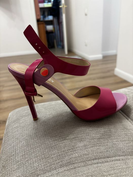 Продам босоножки, новые.