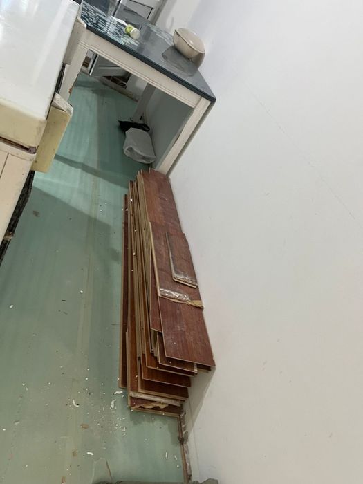 Срочно 120 кв. ламинат б/у