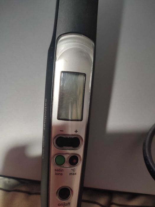 Placă de îndreptat părul BRAUN SatinLiner cu LCD