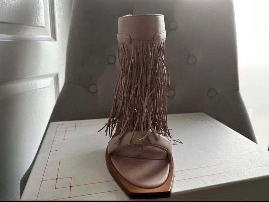 ТОП Предложение  !!! Елегантни сандали на  Alexander McQueen