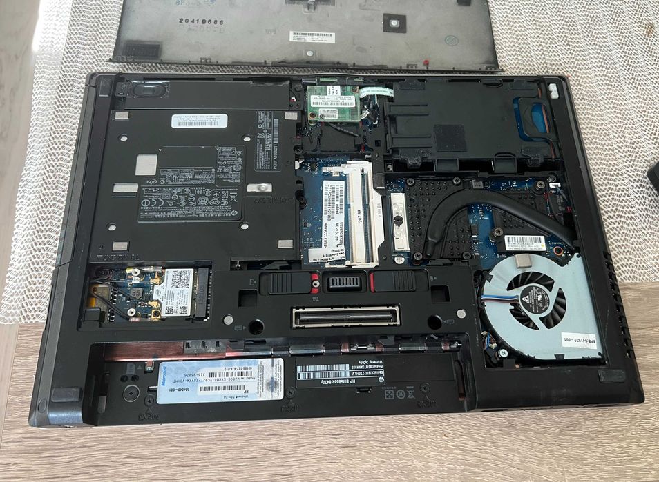 Laptop HP EliteBook 8470p i5-3320M – defect, fără HDD/RAM