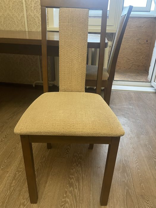 Стол в гостиную