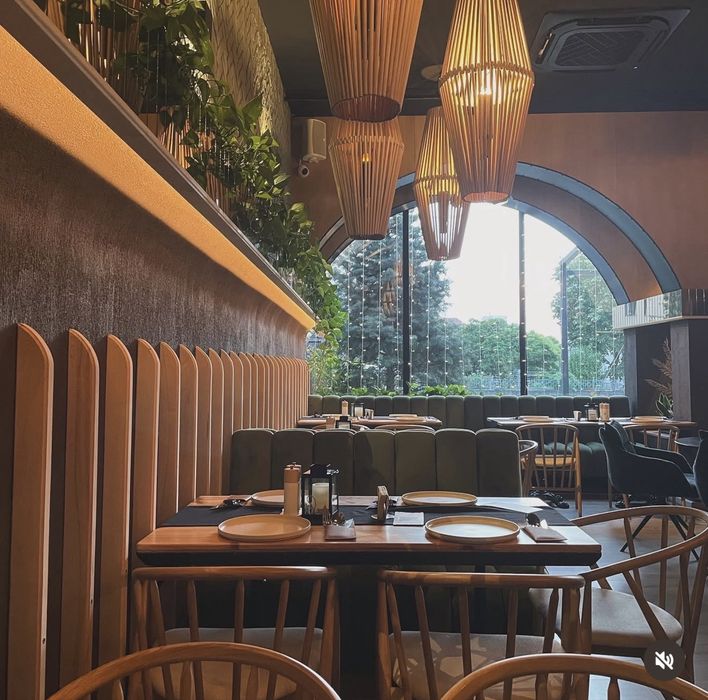 Afacere la cheie. Restaurant premium cu activitate de 3 ani, complet utilat, brand consacrat, chirie 1.300 €/lună.